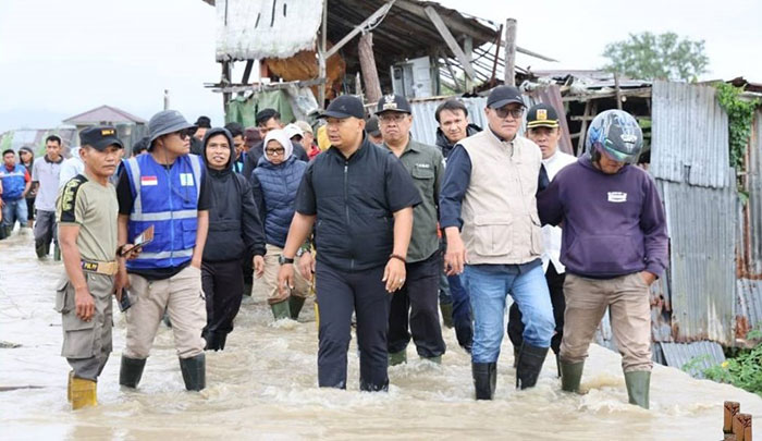 Foto : Wako Alfin pantau Banjir,Jumat 28 November 2025 (Sumber : Roli/Koridornews.com)