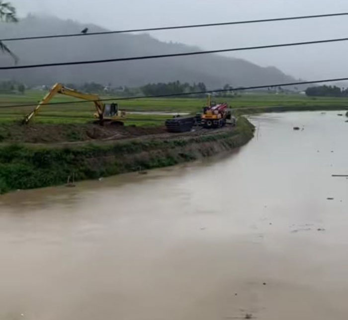 Foto : Debit Sungai Batang Merao Naik (Sumber : Koridornews.id)