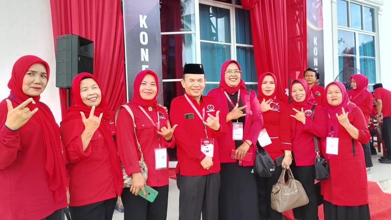 Foto : Hardizal Bersama Kader PDIP di Konfercab (Sumber : istimewa)