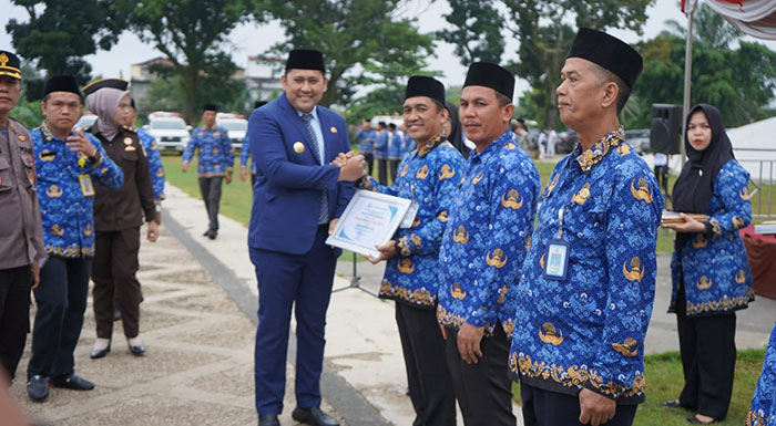 Foto : Bupati Merangin H.M. Syukur (Sumber : Kominfo)