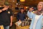 Foto : Bupati Merangin Minum Kopi di Horti Tani Coffe,Kerinci (Sumber : Kominfo)