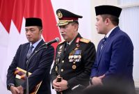 Foto : Kapolri Jendral Listyo Sigit Prabowo,Mensesneg Hadi Prasetyo dan Seskab TedyIndra Jaya Konfrensi Pers Terkait Ledakan SMA 72 Jakarta (Dok : BPMI Setpres)