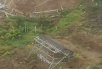 Foto : Longsor di KM13 Puncak Kota Sungai Penuh (Sumber : Istimewa)