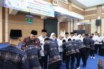 Foto : Wako Alfin Melepas Kafilah Kota Sungai Penuh Yang akan Mengikuti MTQ Ke-54 Tingkat Provinsi Jambi (Sumber : Roli)