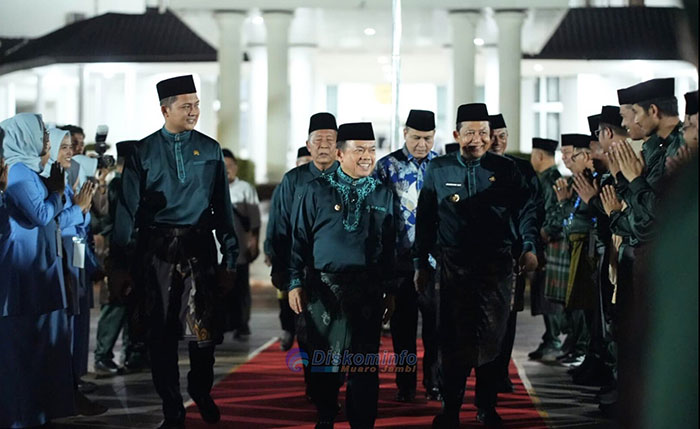 Foto : Gubernur Jambi Al Haris Saat Membuka MTQ ke-54 Tingkat Provinsi Jambi di Muaro Jambi (Sumber : Humas)