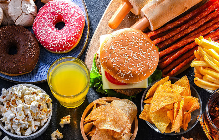 Foto : ilustrasi Makanan yang Jadi pantang Bagi Penderita Penyakit Jantung (Dok : istimewa)