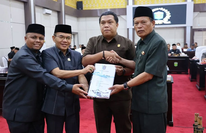 Foto : Wawako Azhar Hamzah Sampaikan Ramperda APBD Tahun 2026 (Sumber : Koridornews.id)