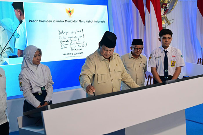 Foto : Presiden Prabowo Meluncurkan Program Digitalisasi Pembelajaran Nasional,Senin17 November 2025 (Sumber : BPMI)