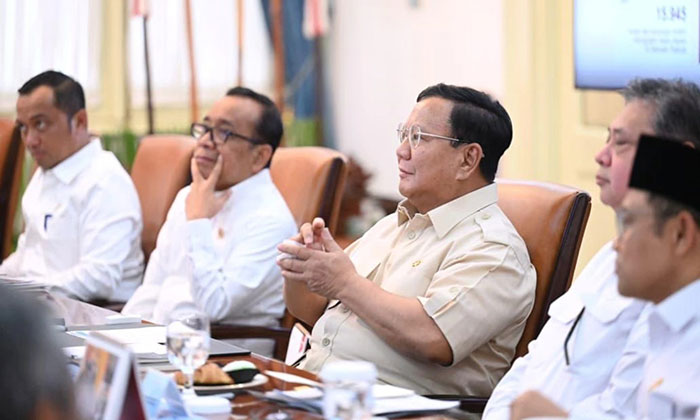Foto : Presiden Prabowo Subianto memimpin rapat terbatas bersama para menteri Kabinet Merah Putih di Istana Merdeka, Rabu 5 Oktober 2025 (Dok : Seskab RI)