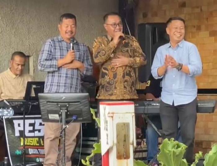 Foto : Walikota Sungai Penuh Alfin dan Bupati Kerinci Satu Panggung (Sumber : Koridornews.id)