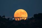 Foto : Fenomena Supermoon (Dok Gety image National Geographic)
