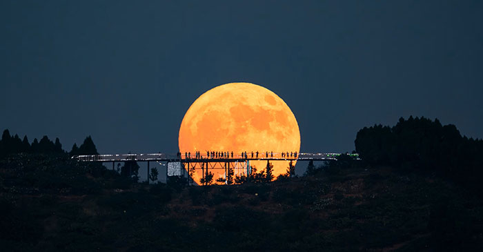 Foto : Fenomena Supermoon (Dok Gety image National Geographic)