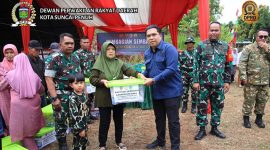 Foto : Ketua DPRD Hutri Randa kut memeriahkan penutupan TNI Manunggal Membangun Desa (TMMD) ke-126 Tahun 2025 (Dok DPRD)