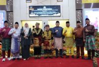 Foto : Tujuh Bupati Berfoto Dengan Gubernur Jambi Al Haris di Paripurna Hut Kota Sungai Penuh Ke 17 (Dok : Roli)