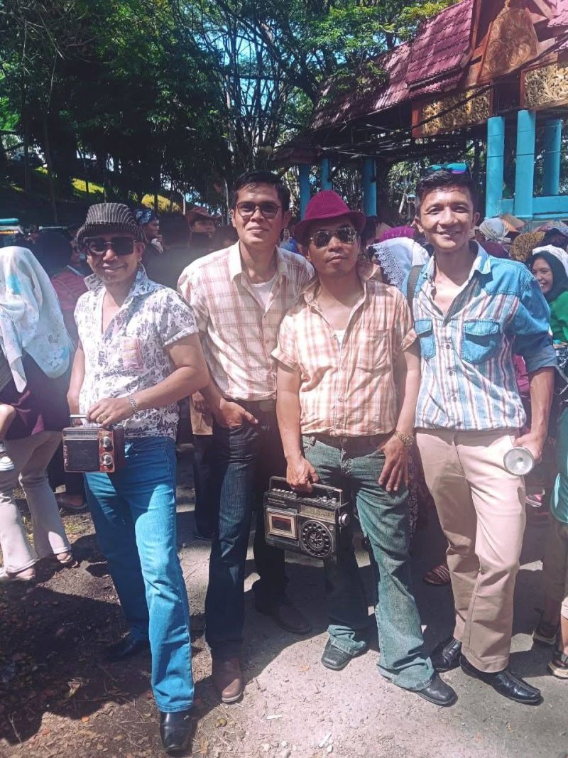 Empat Orang Pemuda Kerinci Berkostum Tempo Dulu