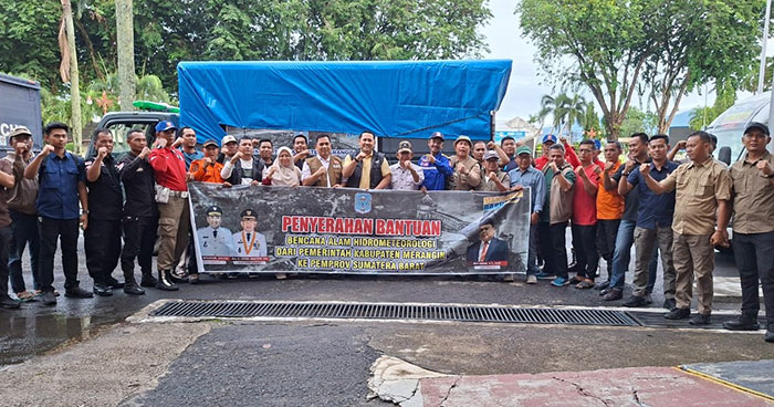 Bupati Syukur dan Wabub Khafidh Serahkan Langsung Bantuan Untuk Bencana di Sumatera Barat