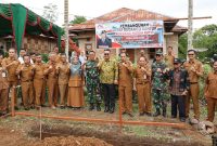 Wako Alfin  Letakan Batu Pertama Gerai dan Gudang Koperasi Putih