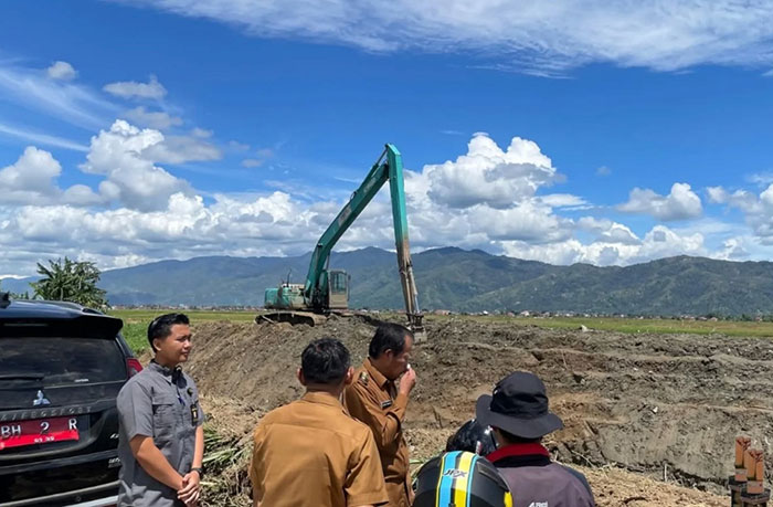 Foto : Wawako Tinjau Normalisasi Sungai Batang Merao dan Sungai Bungkal