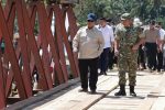 Presiden Psarbowo Meninajau Jembatan Bailey Sungai Garoga Tapanuli Selatan / BPMI Setpres