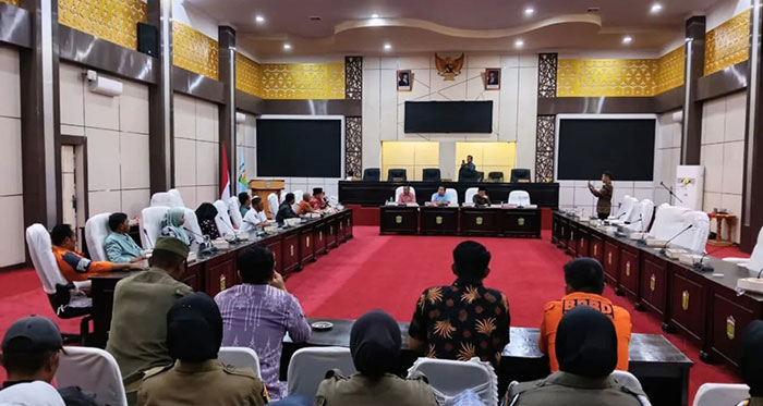 Perwakilan PPPK Paruh Waktu Sungai Penuh saat berdialog dengan DPRD