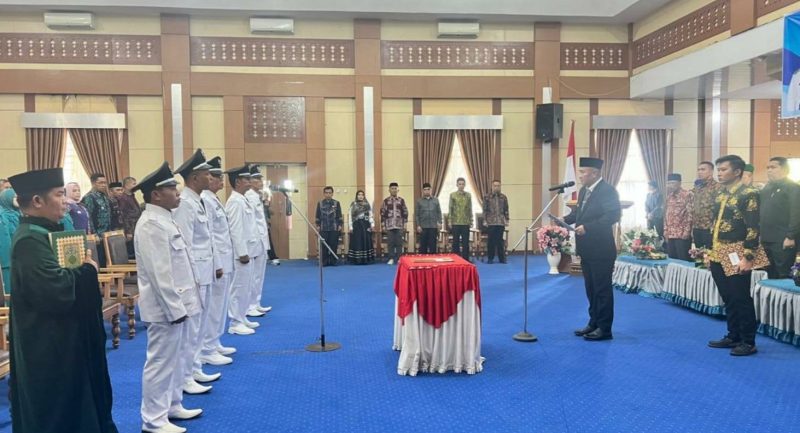 Wali Kota Sungai Penuh Alfin melantik lima Kepala Desa PAW