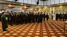 Sekda Jambi Sudirman saat melantik puluhan pejabat eselon di Auditorium Rumah Dinas Gubernur Jambi / pariwarajambi.com