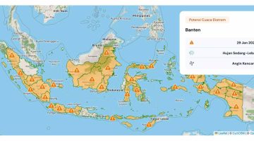 Peta prakiraan cuaca ekstrem BMKG menunjukkan potensi hujan lebat di Indonesia