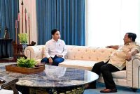 Wakil Presiden RI Gibran Rakabuming Raka dan Presiden Prabowo duduk bersama